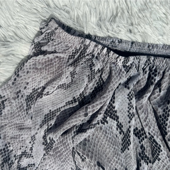 NWOT • Express Top - Picture 4 of 9